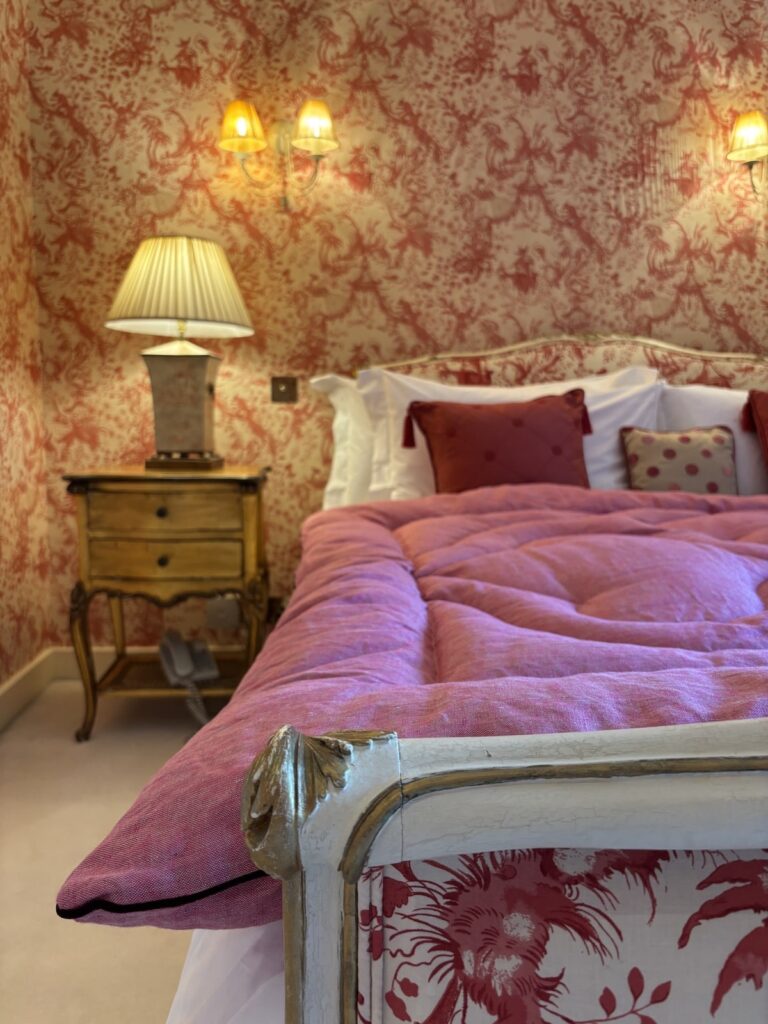 1A4B46D1-DDC9-4D45-BFC6-50EABABFF261-min