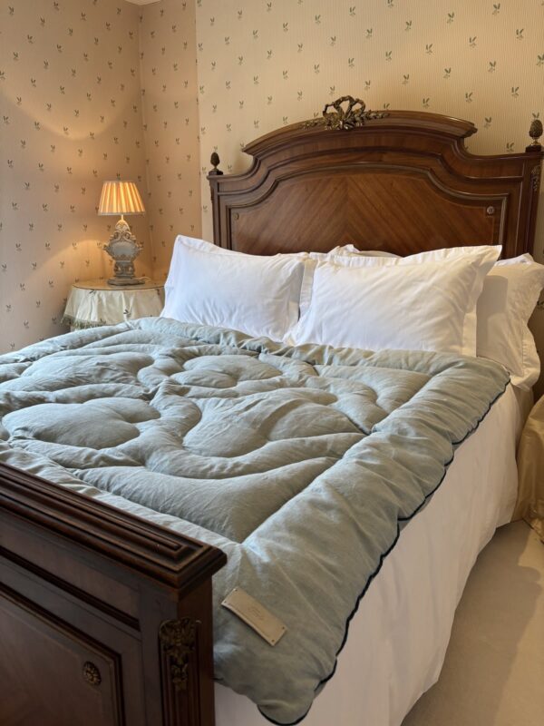 Flo's Eiderdowns Perfect Plains - Detailed Stitch Design Jade Blue King Size