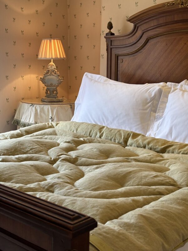 Flo's Eiderdowns Perfect Plains - Detailed Stitch Design Reine Claude King Size