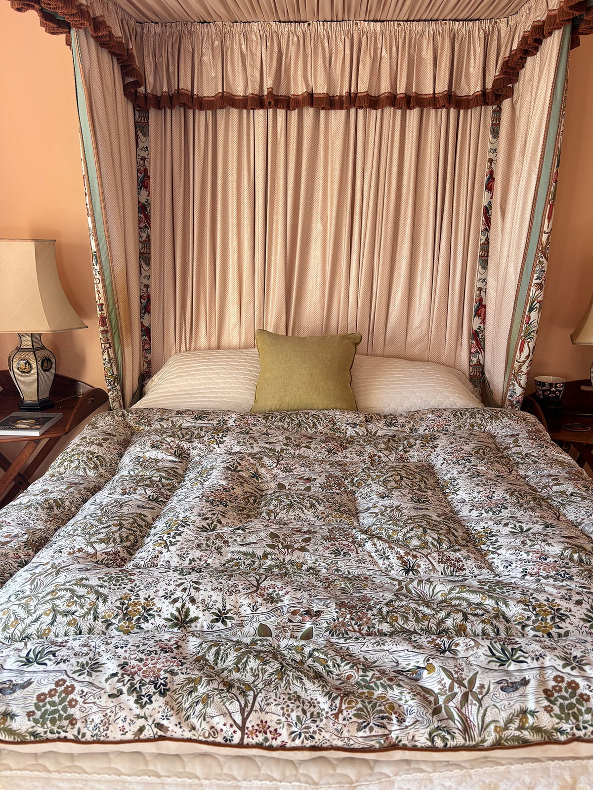 Flo’s Eiderdowns Sanderson Moat Birds Design King Size Fawn-Harvest/Oatmeal Plain